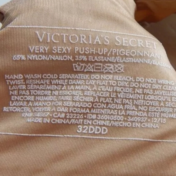 Victoria's Secret Very Sexy Push Up Padded Bra - Picture 2 of 3